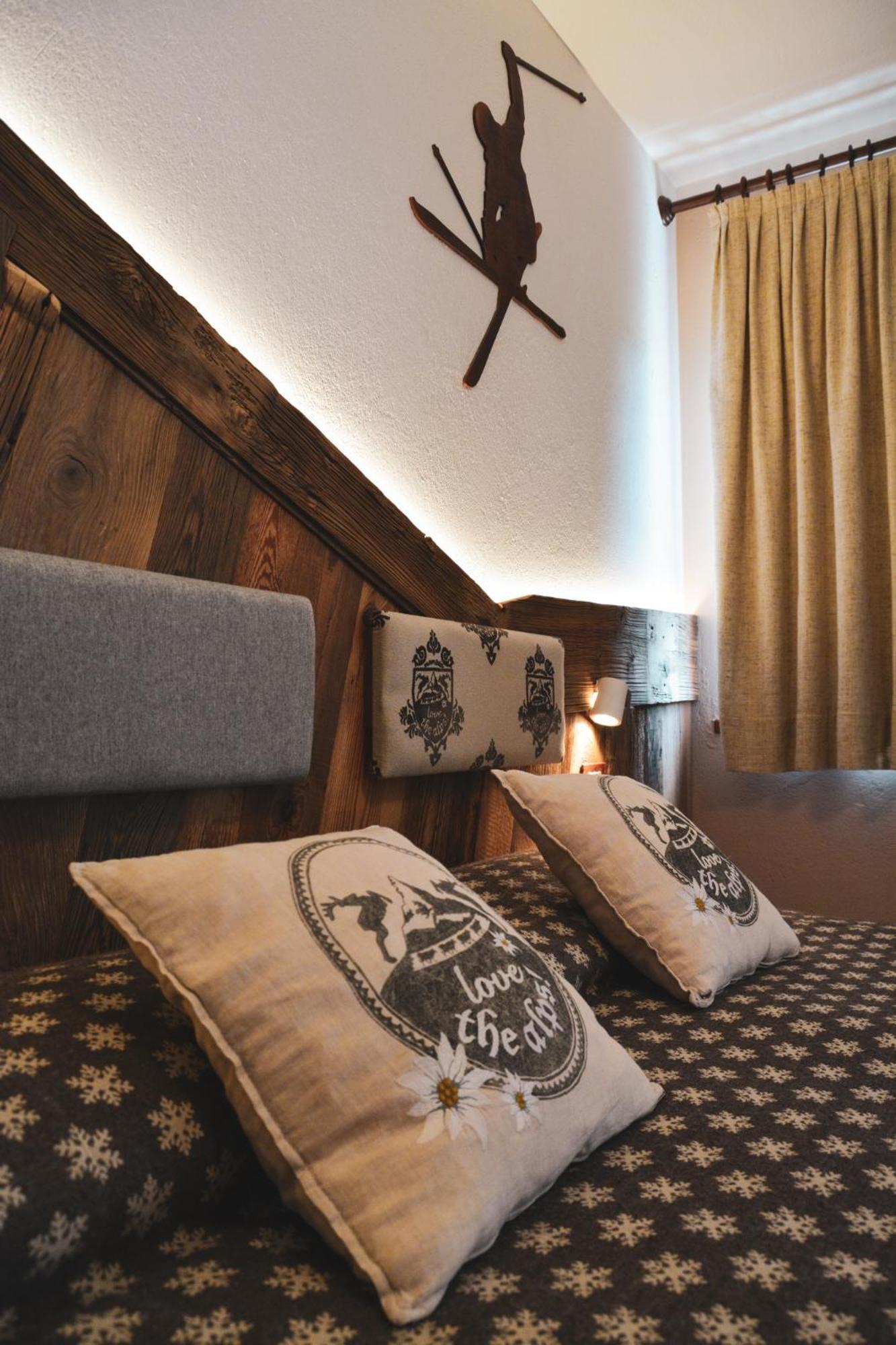 Hotel Chaberton Cesana Torinese Exterior foto