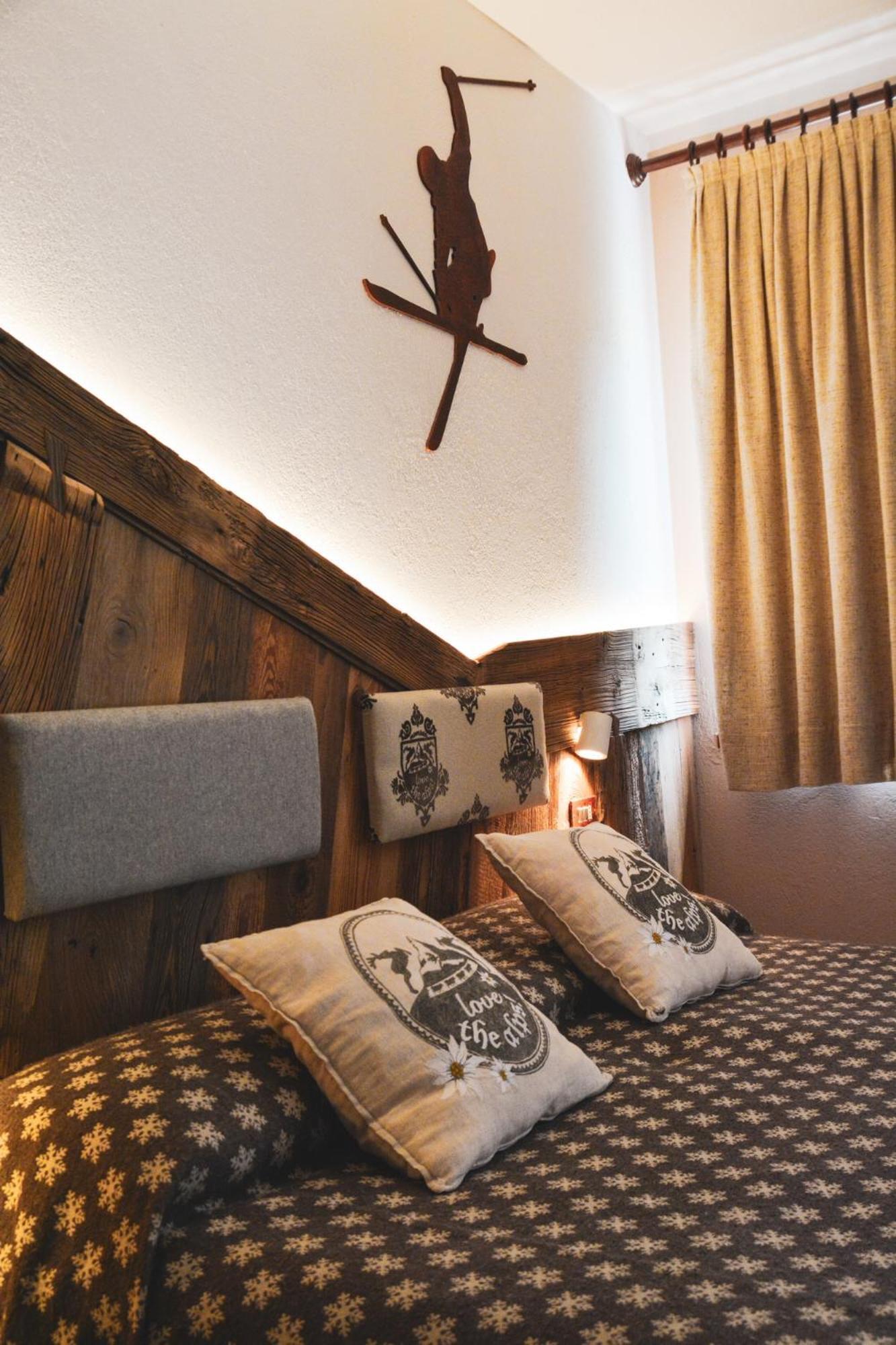 Hotel Chaberton Cesana Torinese Exterior foto