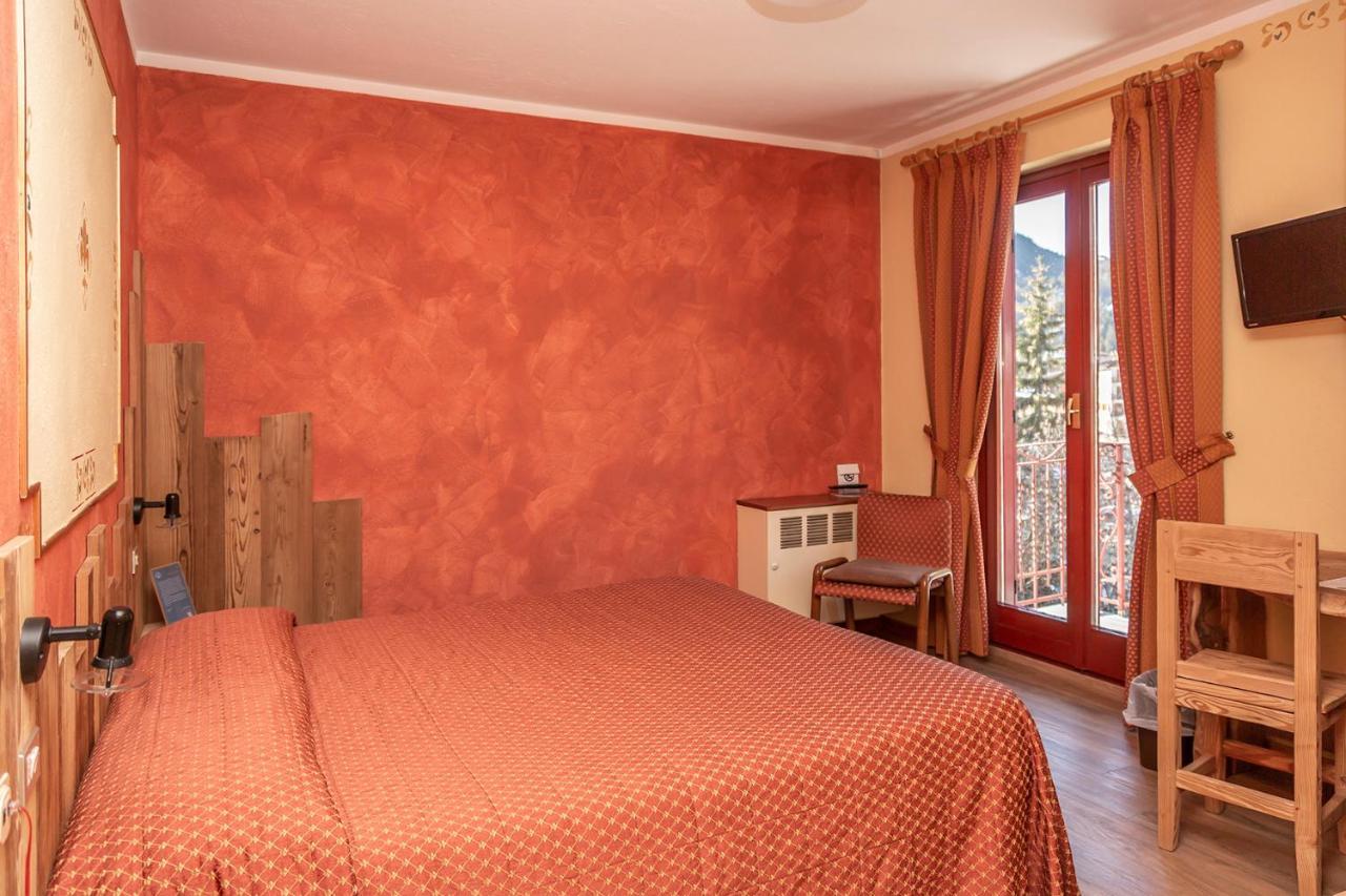 Hotel Chaberton Cesana Torinese Exterior foto