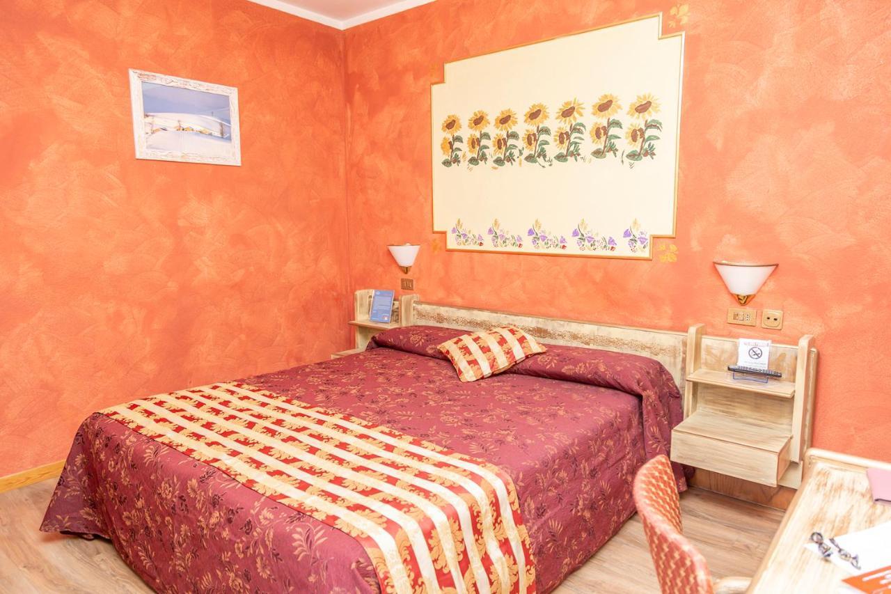 Hotel Chaberton Cesana Torinese Exterior foto
