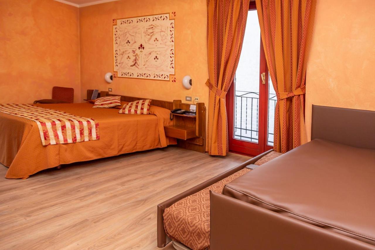 Hotel Chaberton Cesana Torinese Exterior foto
